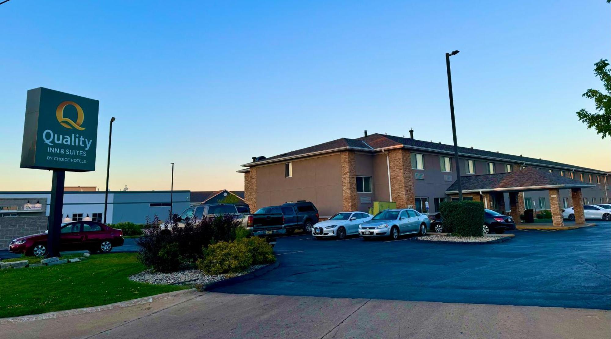 Quality Inn & Suites Green Bay Exterior photo