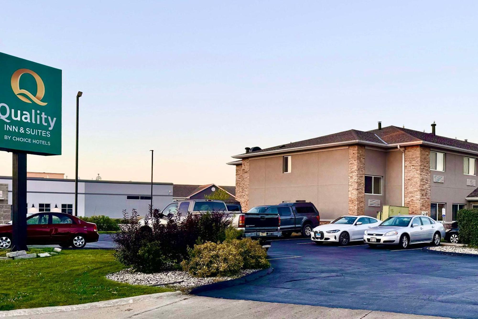 Quality Inn & Suites Green Bay Exterior photo